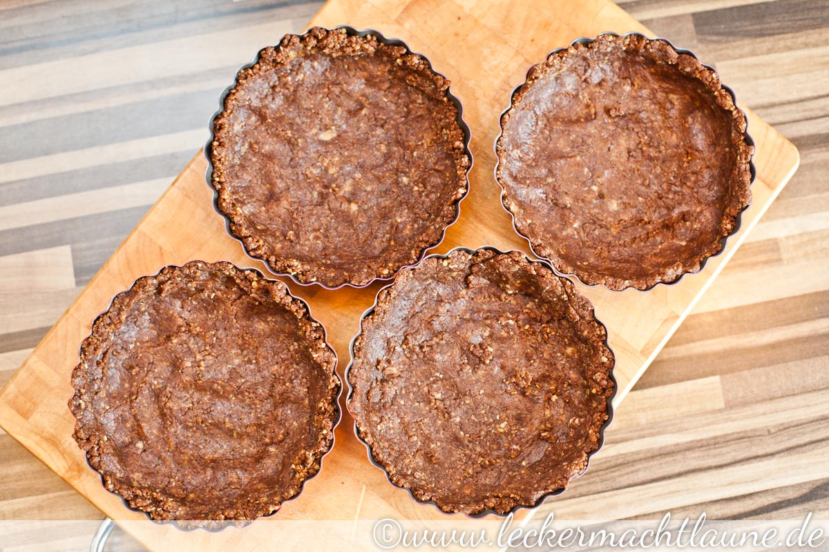 Quark-Tartelettes mit schwarzen Johannisbeeren - lecker macht laune