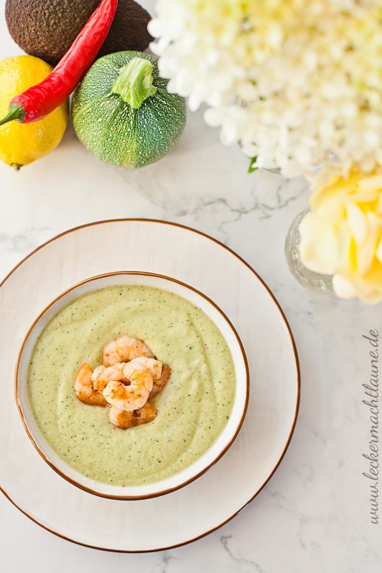 Kalte Zucchini-Avocado-Suppe - lecker macht laune