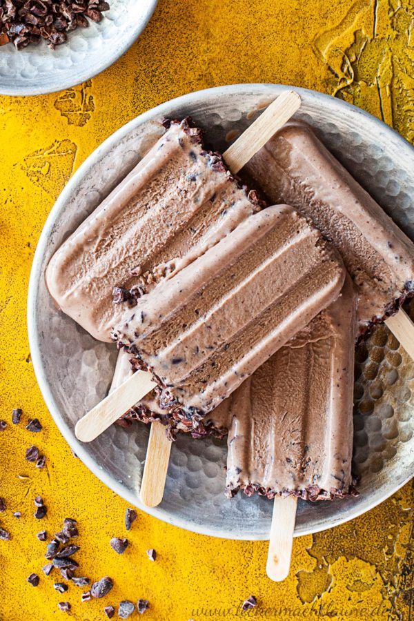 Schoko-Haselnuss-Eis am Stiel - lecker macht laune