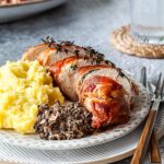 Gefüllte Hähnchenbrustfilets im Schinken-Mantel